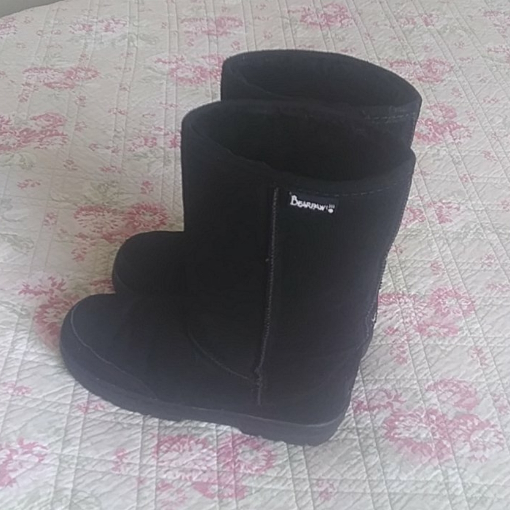 Pair of Black Bear Paw Boots.  Size 7.